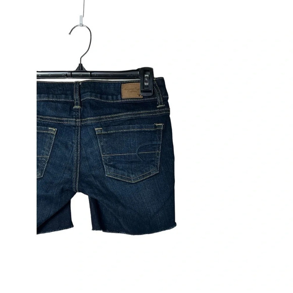 1761. AMERICAN EAGLE DENIM SHORTS SIZE 0 FACTORY FRAYED BOTTOM‎ HEM DARK WASH - Picture 6 of 8